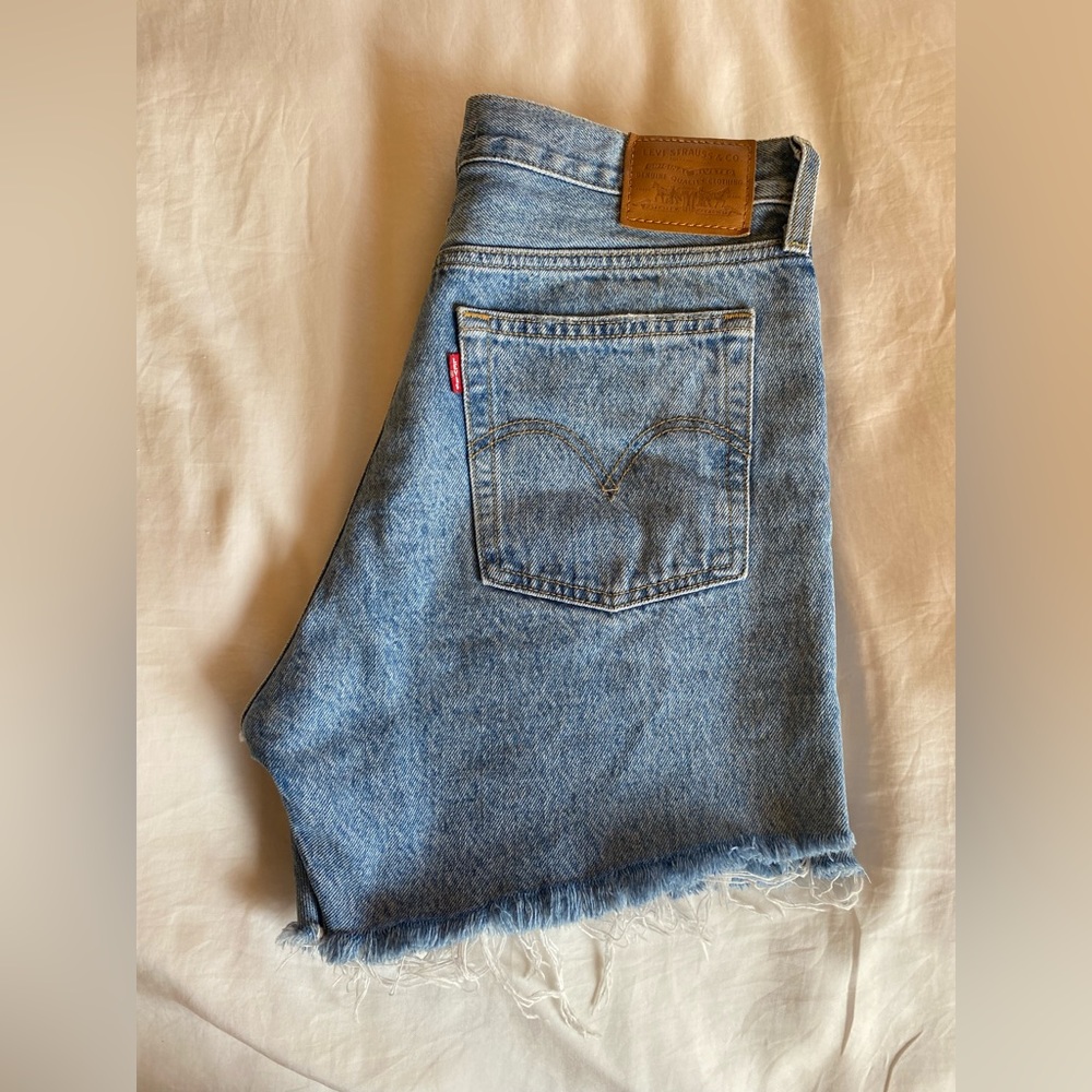 Levi’s 501 Original Cutoff Denim Shorts - Picture 4 of 7